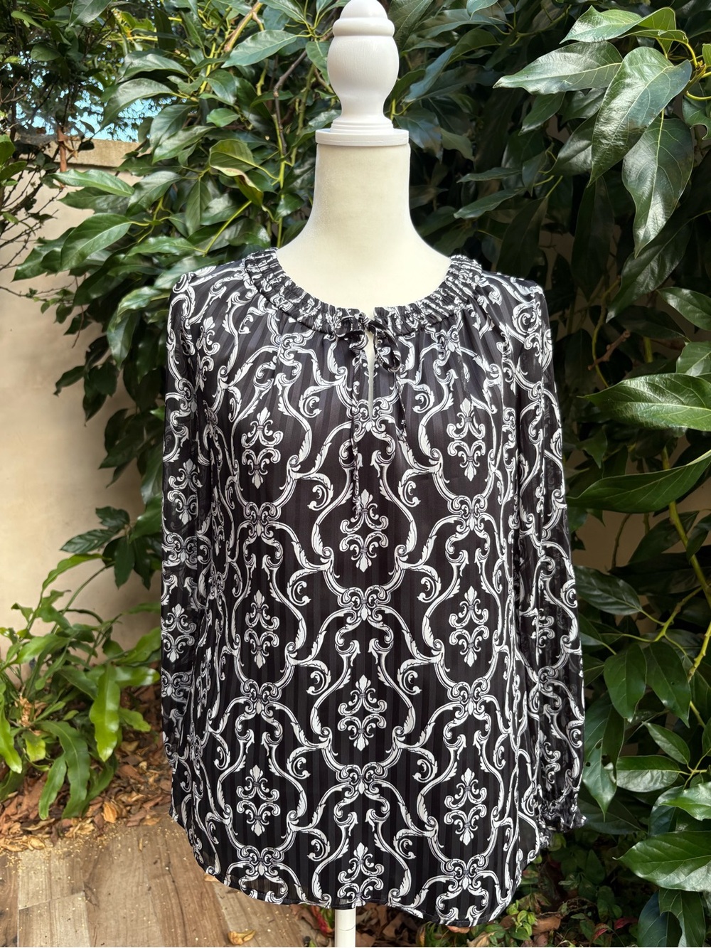 White House Black Market Black and White Scroll-Print Long-Sleeve Blouse